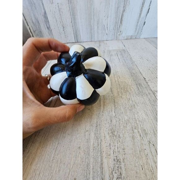 Harlequin checkered pumpkin jack-o'-lantern fall Halloween black and white decor - Picture 6 of 7